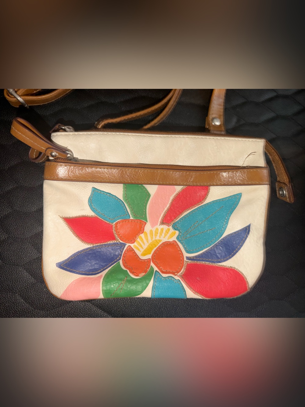 🌼RELIC🌼Vintage Y2K Crossbody🌼Floral Appliqué🌼So Iconic🌼No Defects🌼 - Picture 3 of 4